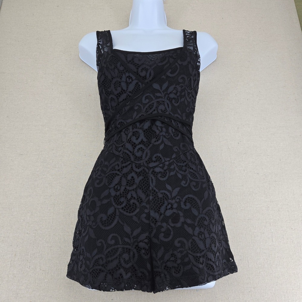 Bebe Black Lace Romper XS Sleeveless Floral Cocktail Shorts Jumpsuit